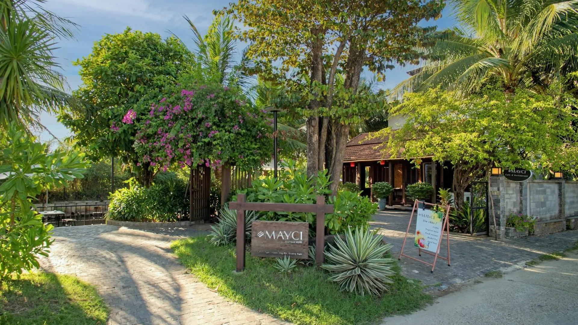Mayci Boutique Hotel & Restaurant By Amber